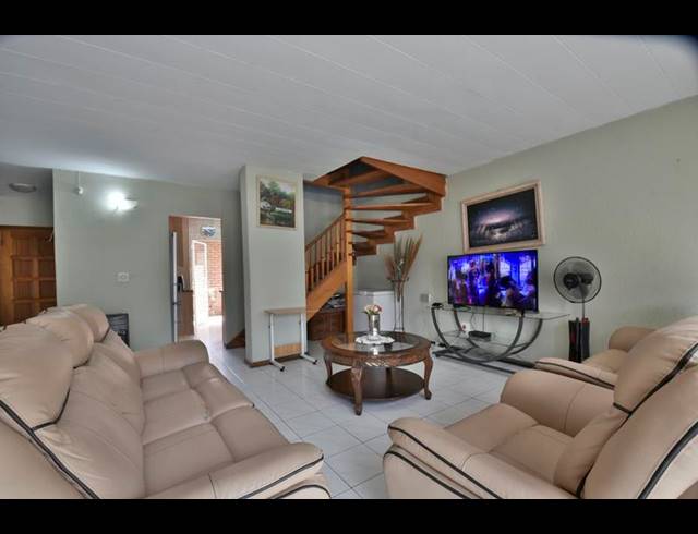 3 BEDROOM TOWNHOUSE FOR SALE IN MAYBERRY PARK